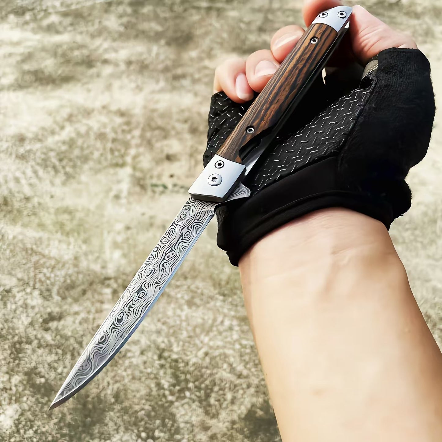 Portable folding knife